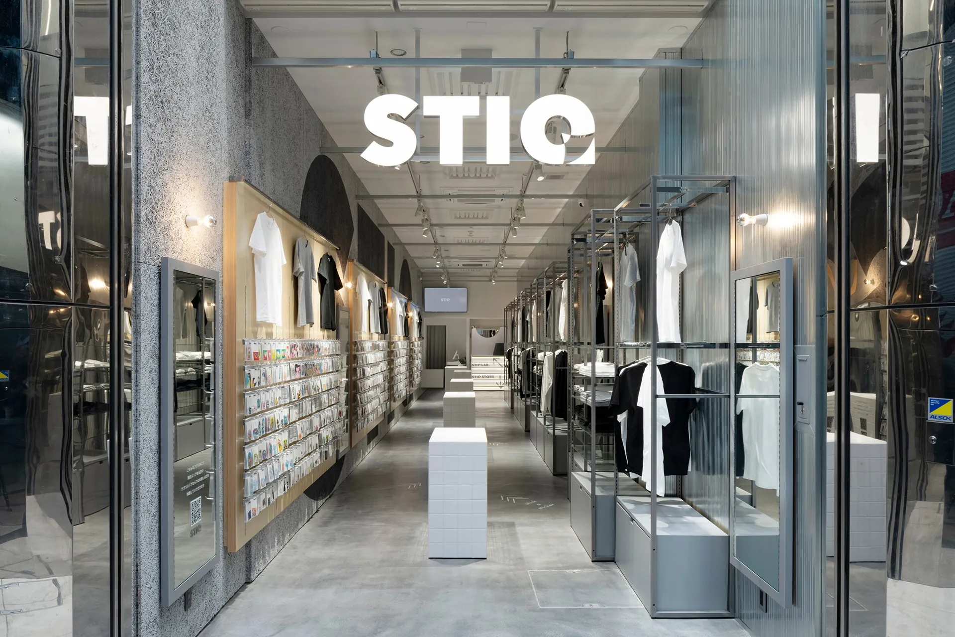 STIQ Store Shinsaibashi